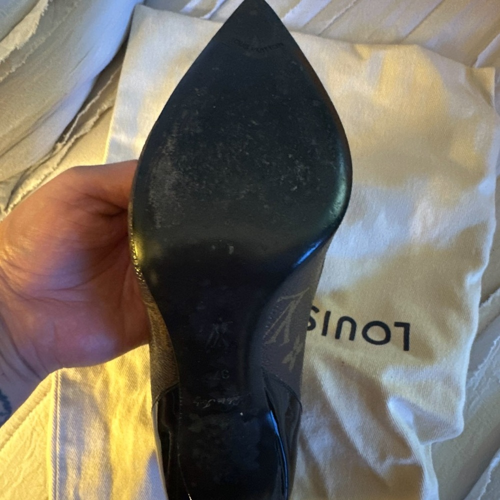 Louis Vuitton Elegant Black and Brown Heels - Picture 3 of 3